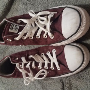 low top Converse Burgandy all stars